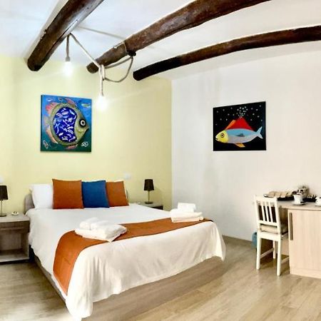 'A Room De' Scugnizzi Napoli Bagian luar foto