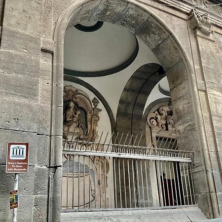 'A Room De' Scugnizzi Napoli Bagian luar foto