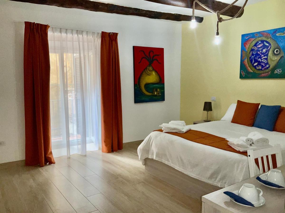 'A Room De' Scugnizzi Napoli Bagian luar foto