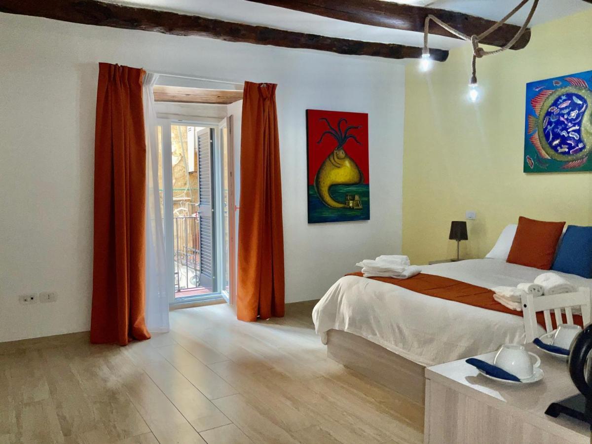 'A Room De' Scugnizzi Napoli Bagian luar foto