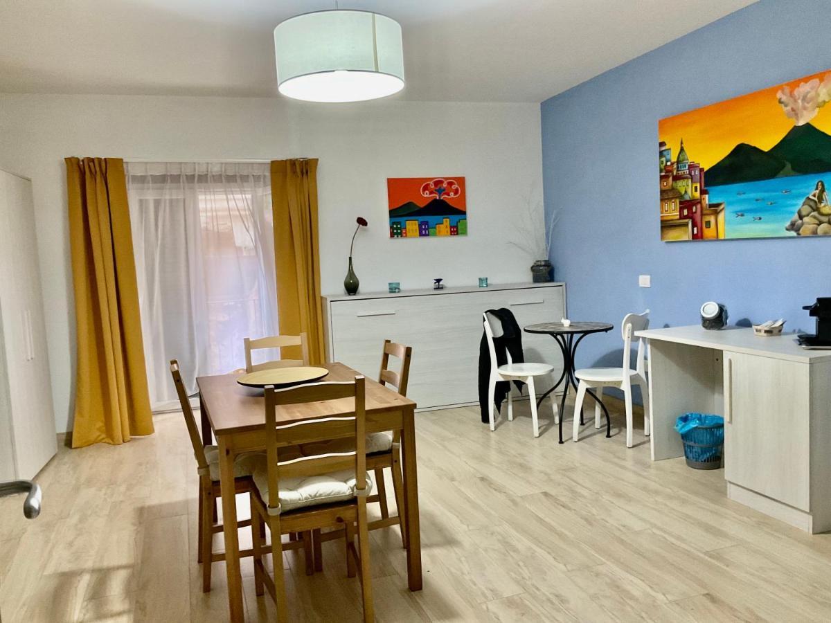 'A Room De' Scugnizzi Napoli Bagian luar foto