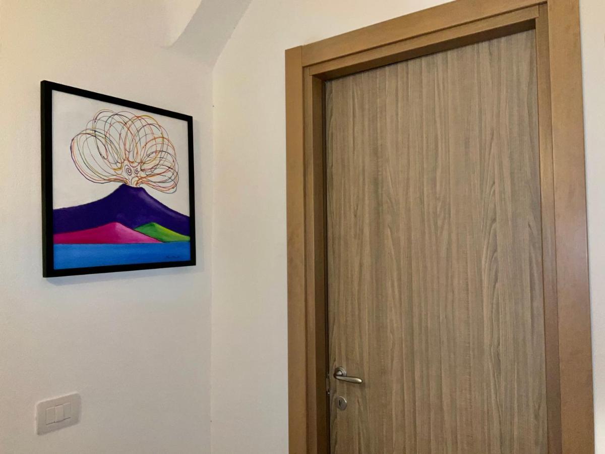 'A Room De' Scugnizzi Napoli Bagian luar foto