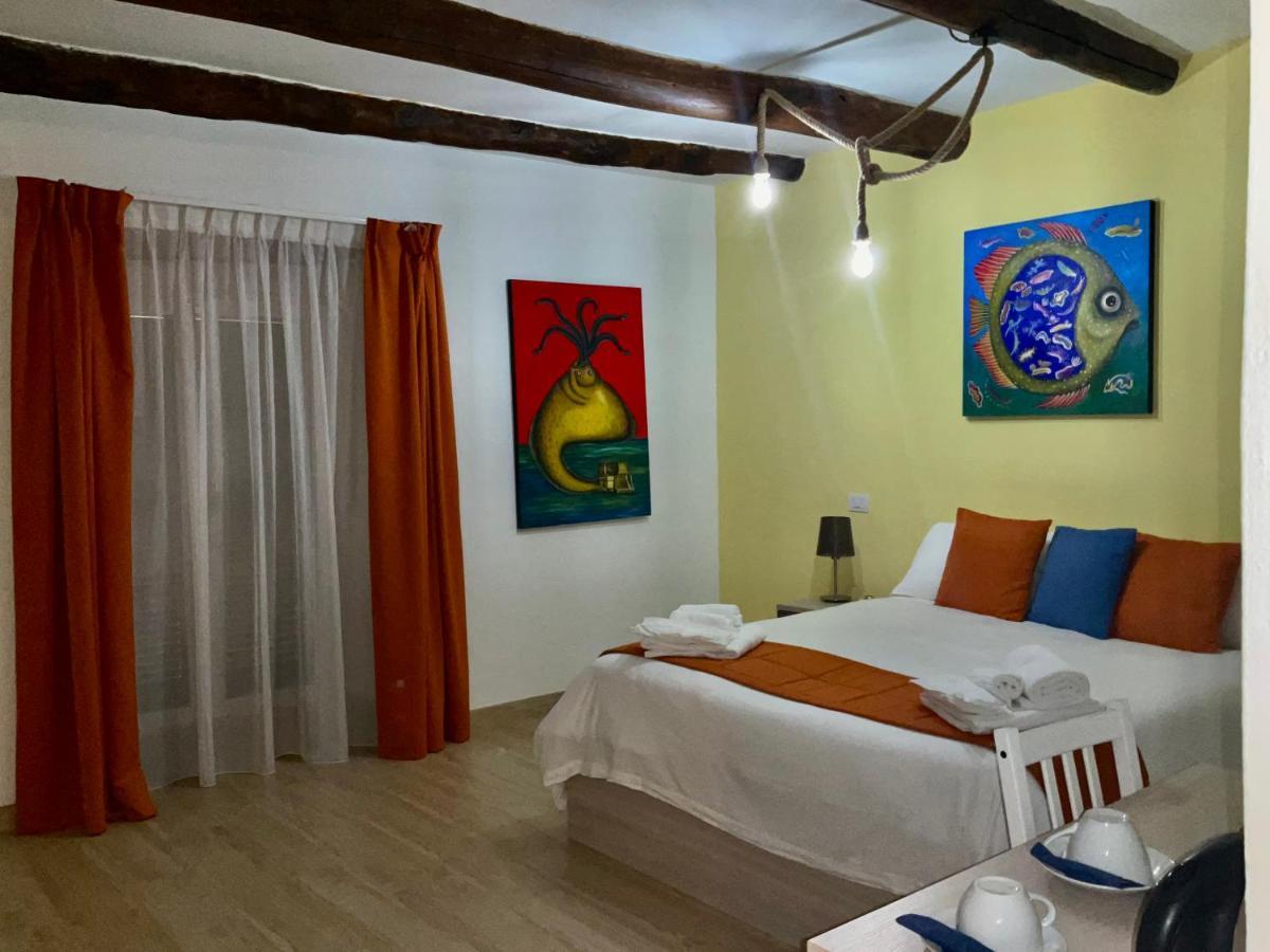 'A Room De' Scugnizzi Napoli Bagian luar foto