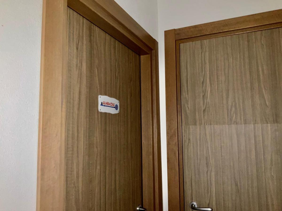 'A Room De' Scugnizzi Napoli Bagian luar foto