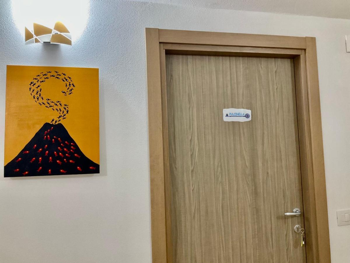 'A Room De' Scugnizzi Napoli Bagian luar foto