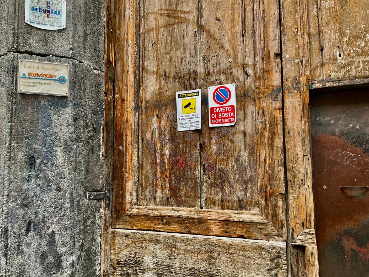 'A Room De' Scugnizzi Napoli Bagian luar foto