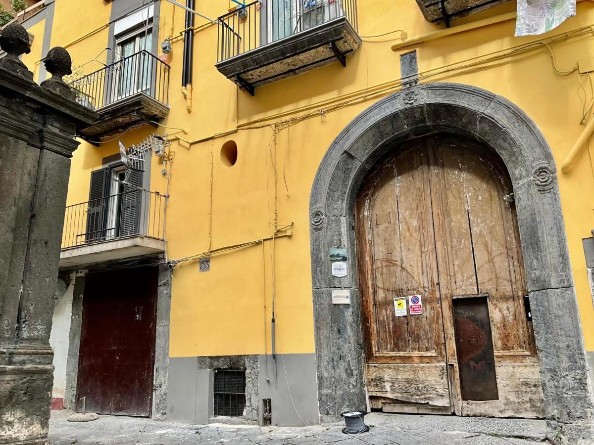 'A Room De' Scugnizzi Napoli Bagian luar foto