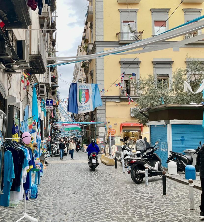 'A Room De' Scugnizzi Napoli Bagian luar foto