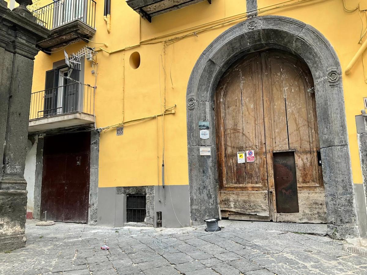 'A Room De' Scugnizzi Napoli Bagian luar foto