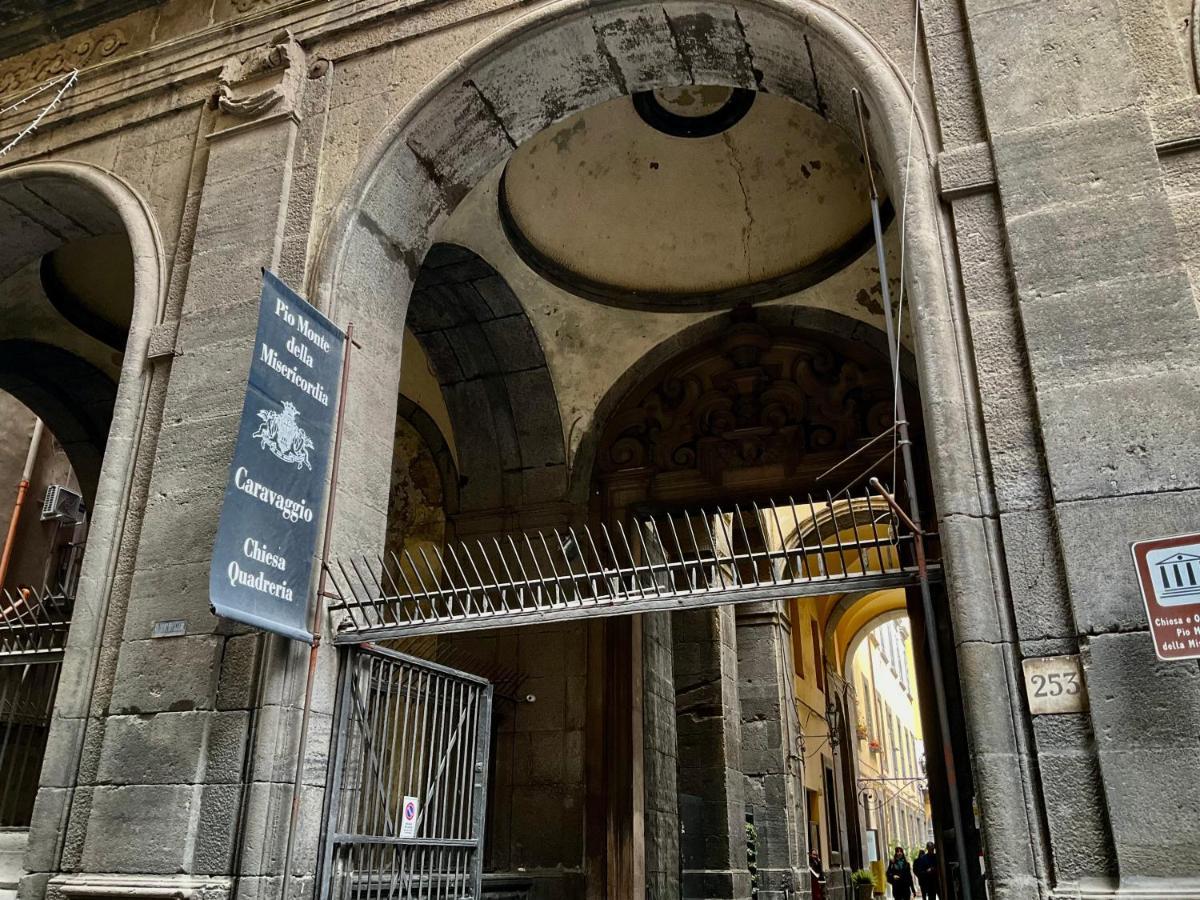 'A Room De' Scugnizzi Napoli Bagian luar foto