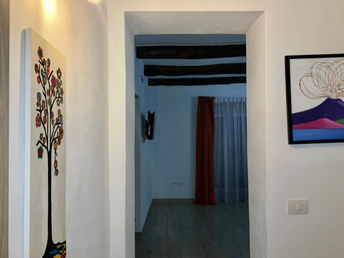 'A Room De' Scugnizzi Napoli Bagian luar foto