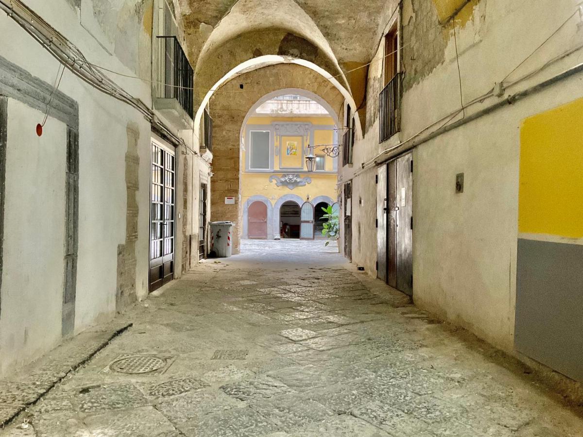 'A Room De' Scugnizzi Napoli Bagian luar foto