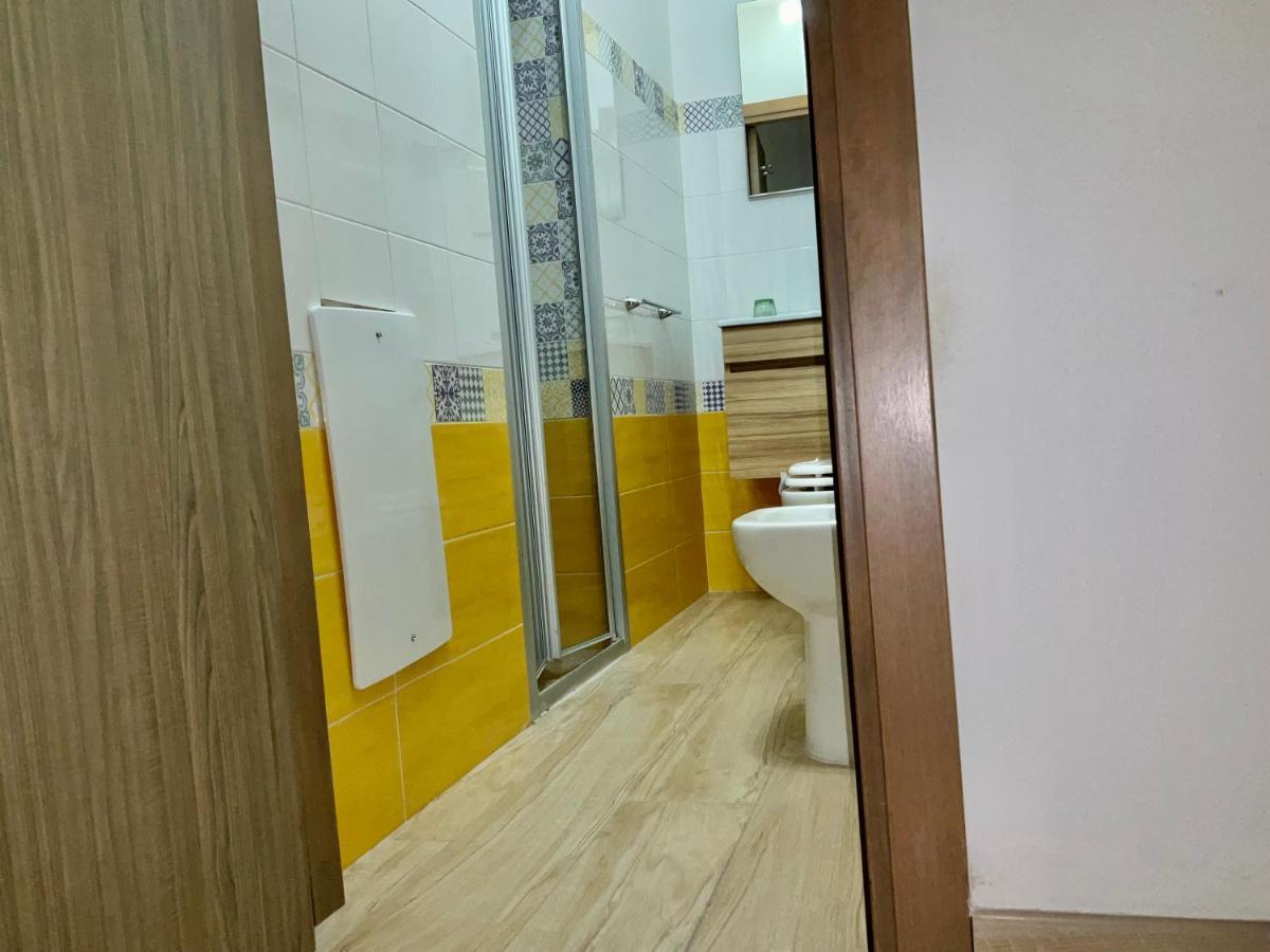 'A Room De' Scugnizzi Napoli Bagian luar foto