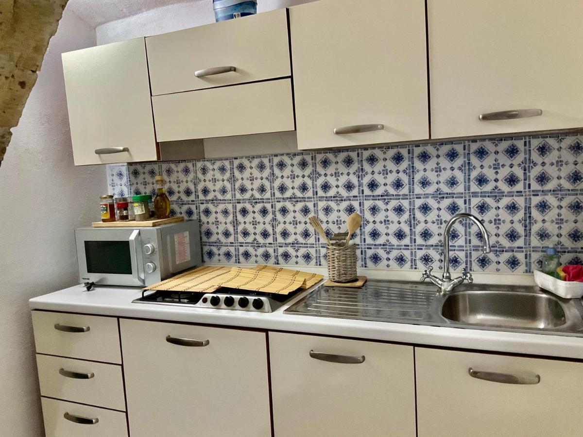 'A Room De' Scugnizzi Napoli Bagian luar foto