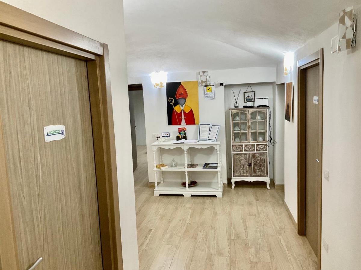'A Room De' Scugnizzi Napoli Bagian luar foto