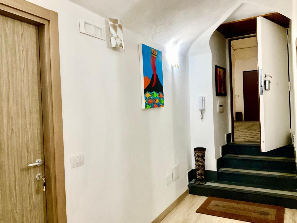 'A Room De' Scugnizzi Napoli Bagian luar foto