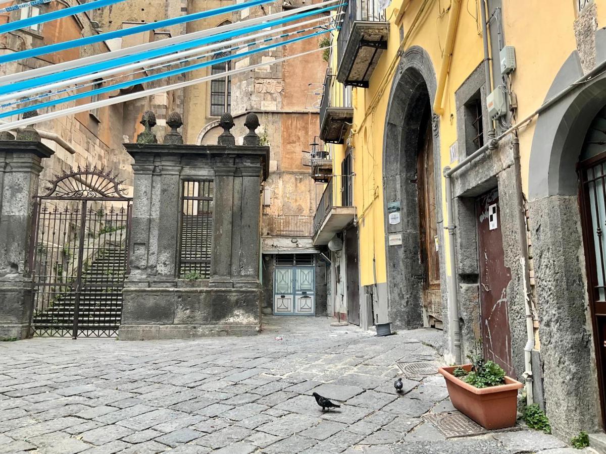 'A Room De' Scugnizzi Napoli Bagian luar foto