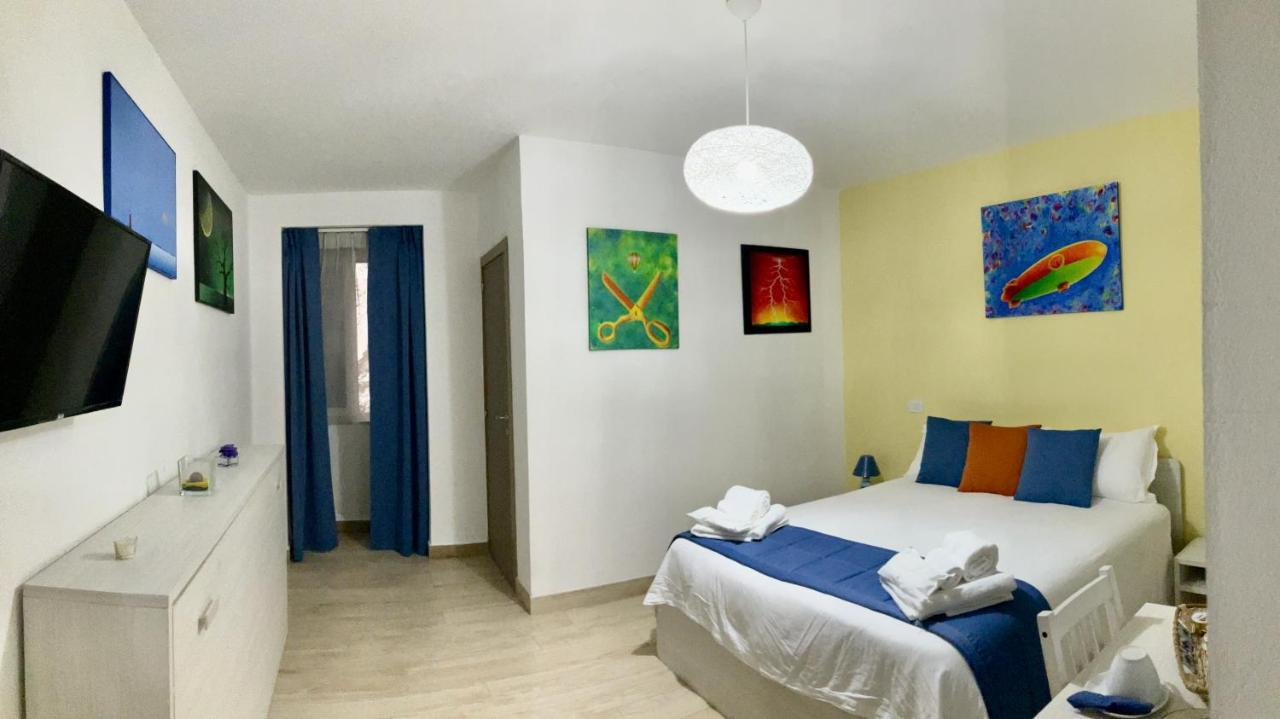 'A Room De' Scugnizzi Napoli Bagian luar foto