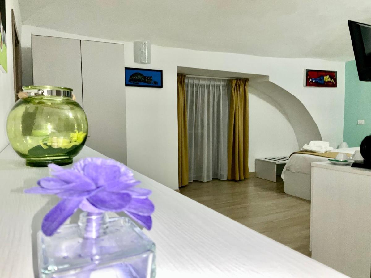 'A Room De' Scugnizzi Napoli Bagian luar foto