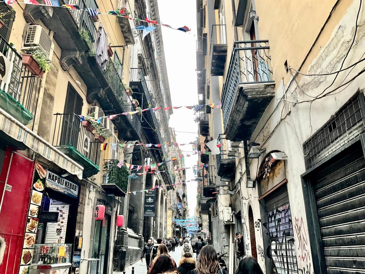 'A Room De' Scugnizzi Napoli Bagian luar foto