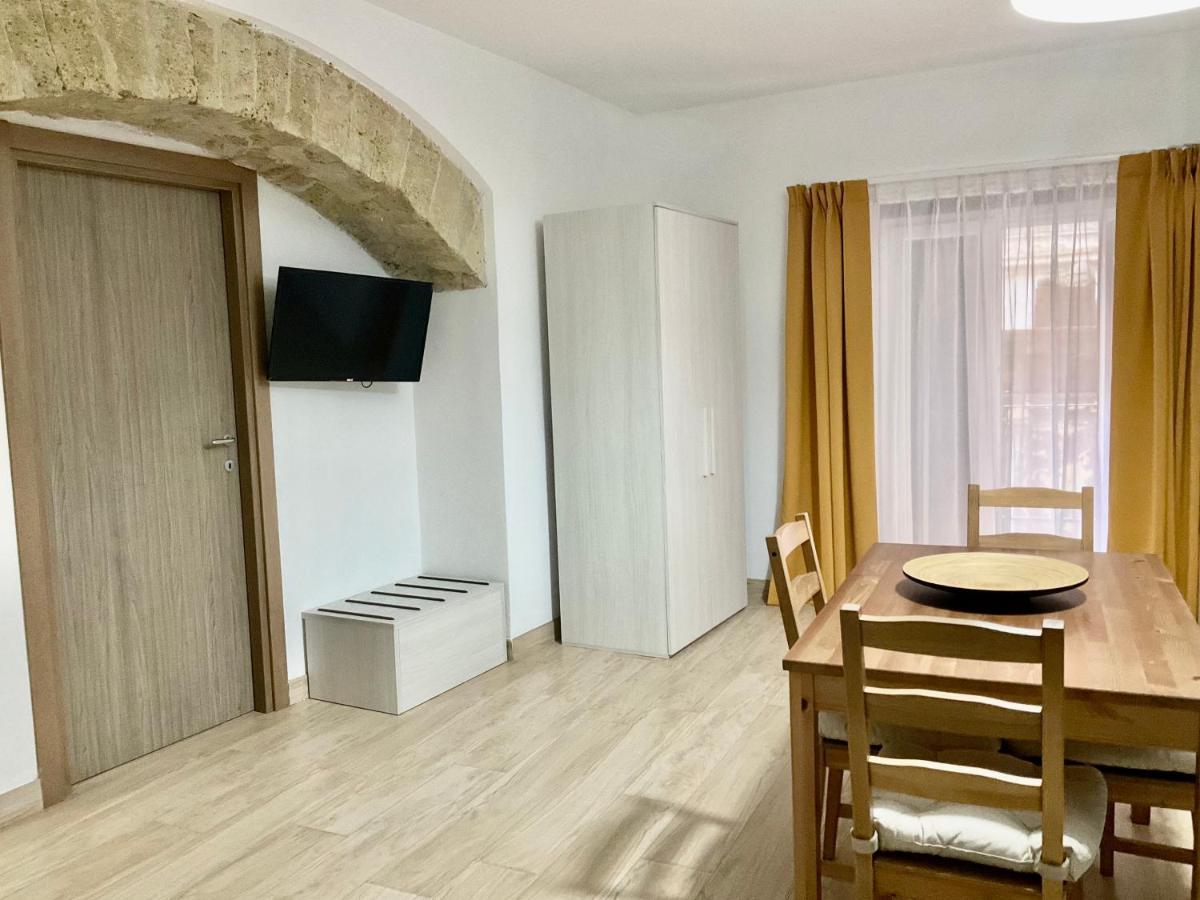 'A Room De' Scugnizzi Napoli Bagian luar foto