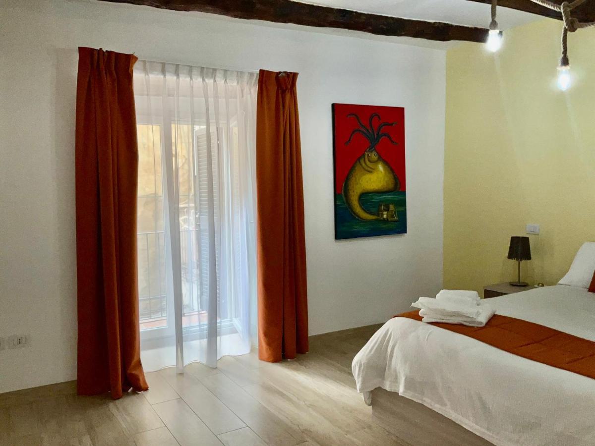 'A Room De' Scugnizzi Napoli Bagian luar foto