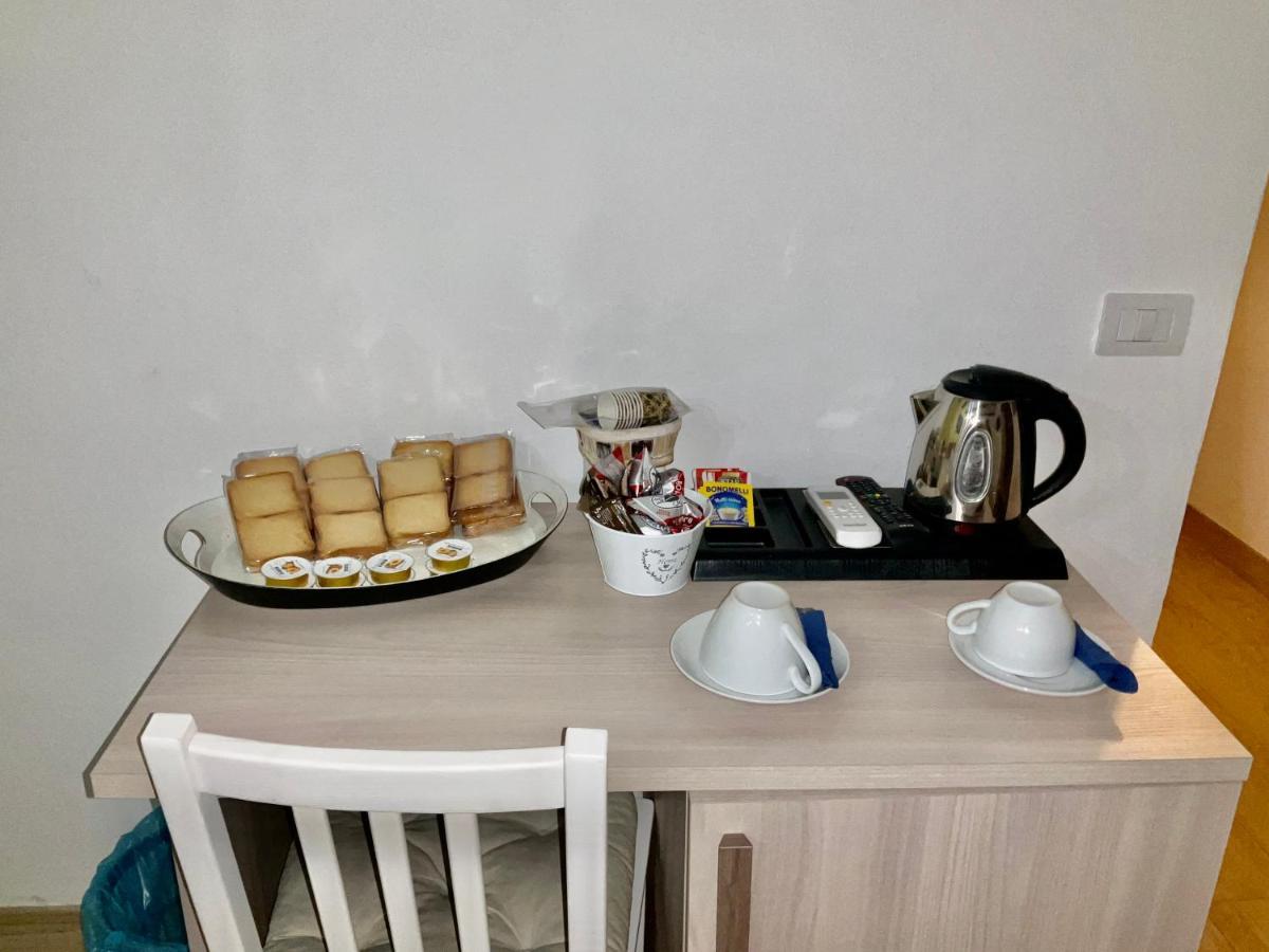 'A Room De' Scugnizzi Napoli Bagian luar foto
