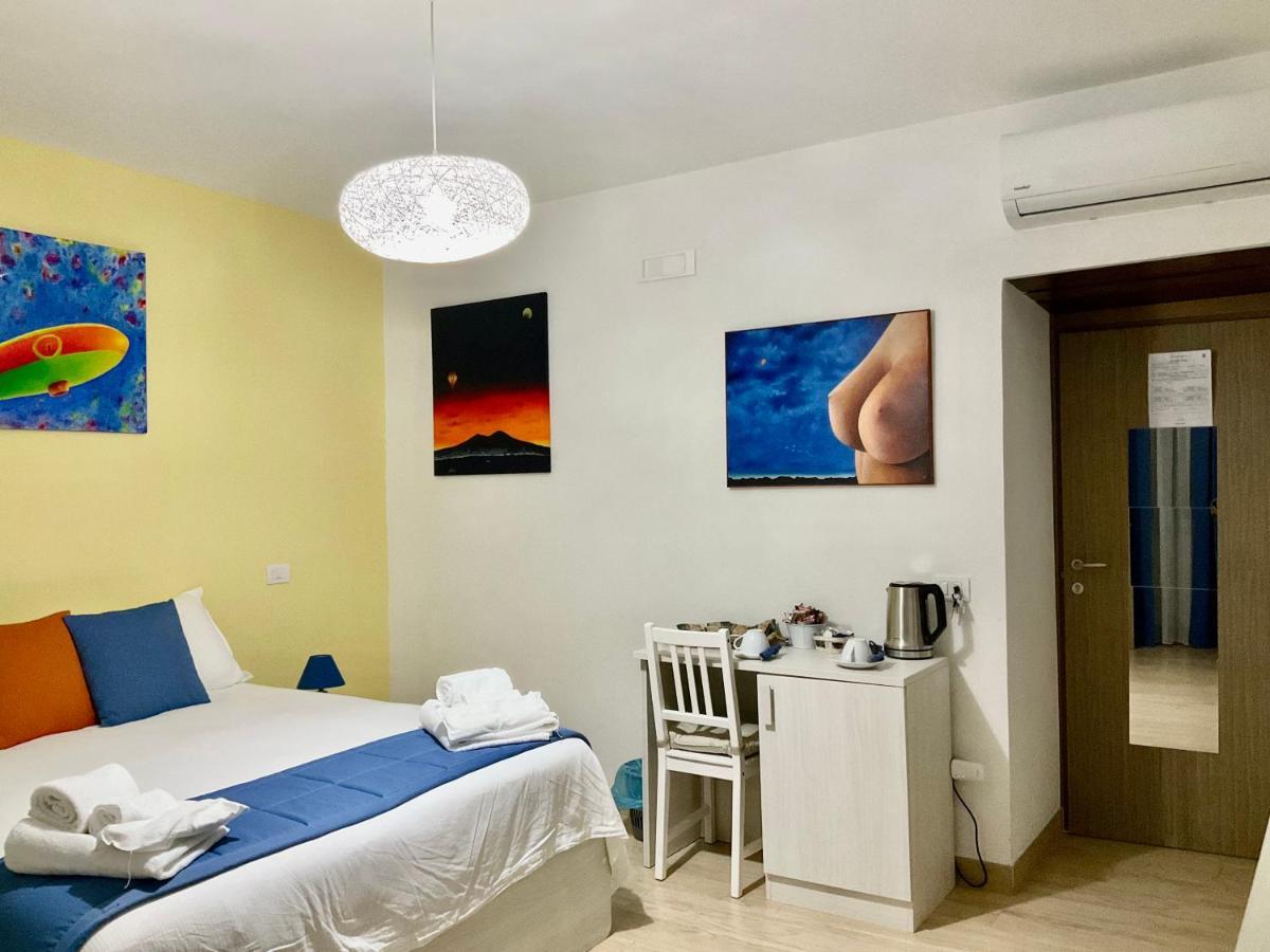 'A Room De' Scugnizzi Napoli Bagian luar foto