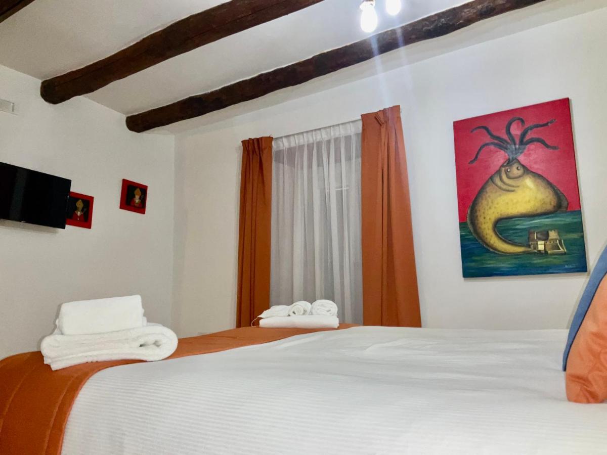 'A Room De' Scugnizzi Napoli Bagian luar foto