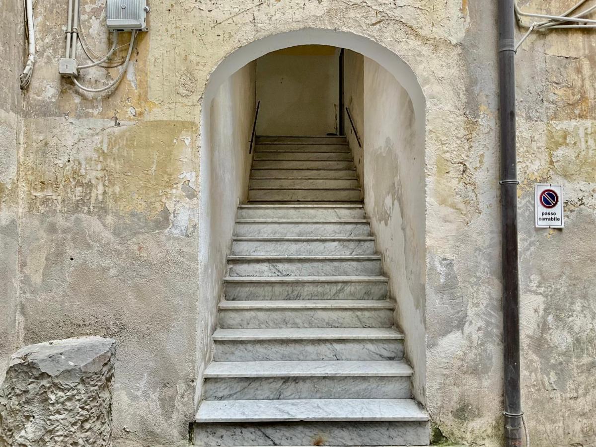 'A Room De' Scugnizzi Napoli Bagian luar foto