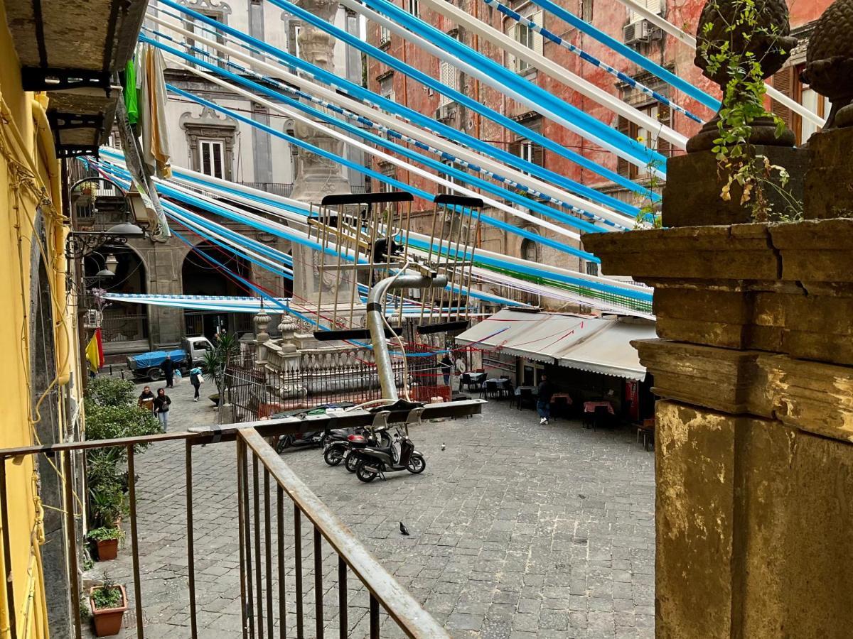 'A Room De' Scugnizzi Napoli Bagian luar foto