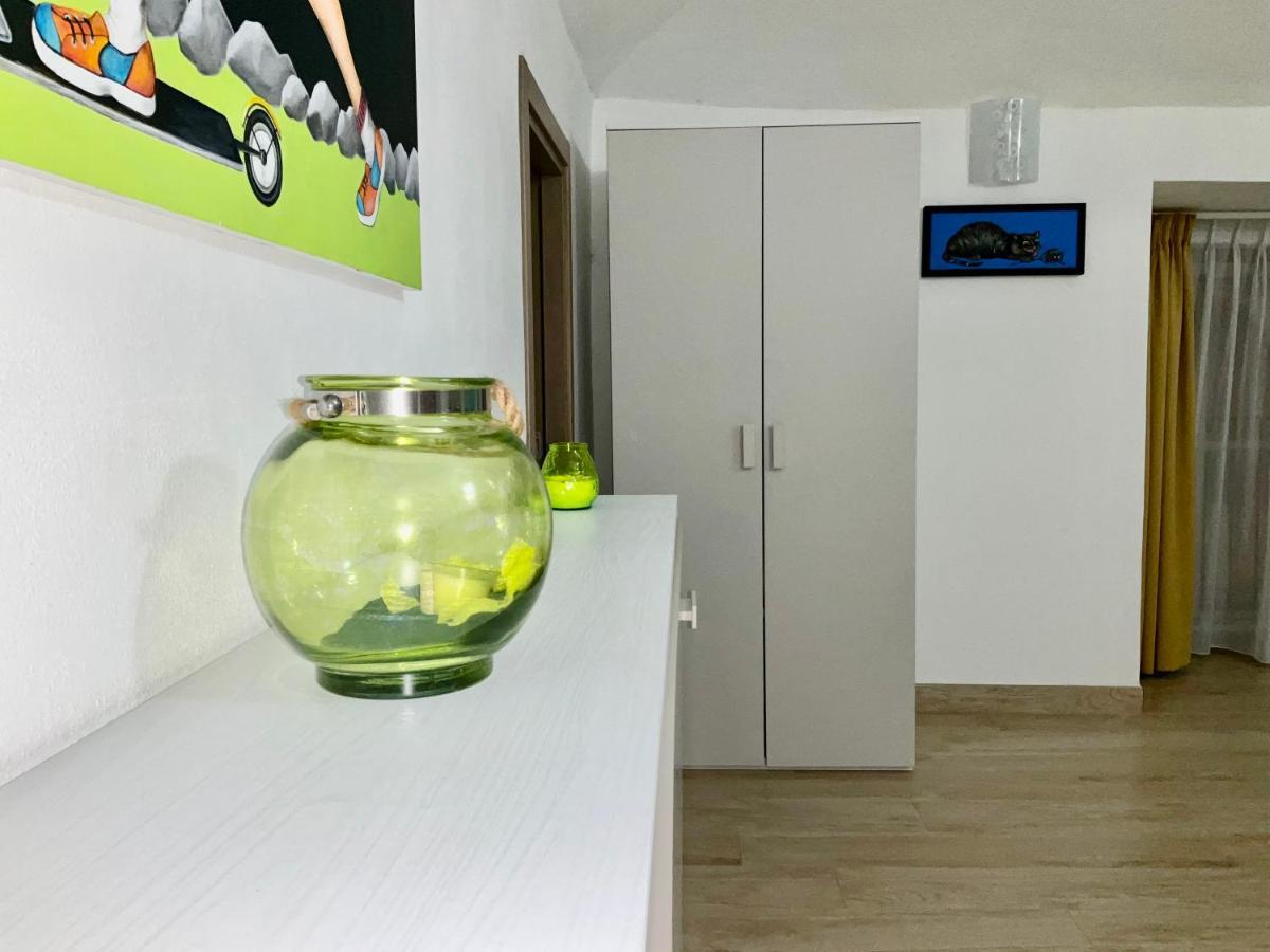 'A Room De' Scugnizzi Napoli Bagian luar foto